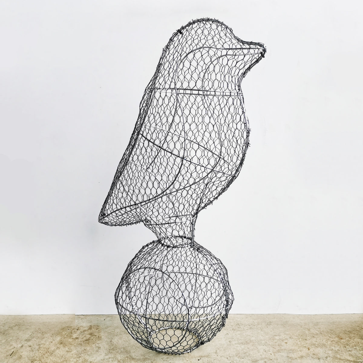 Robin on a Ball Topiary Sculpture – Top Topiary